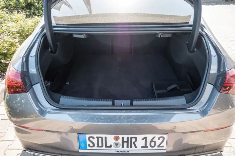 Mercedes-Benz CLA 180 din 2025 cu 13.500 km - oferta MER154329 - foto 18