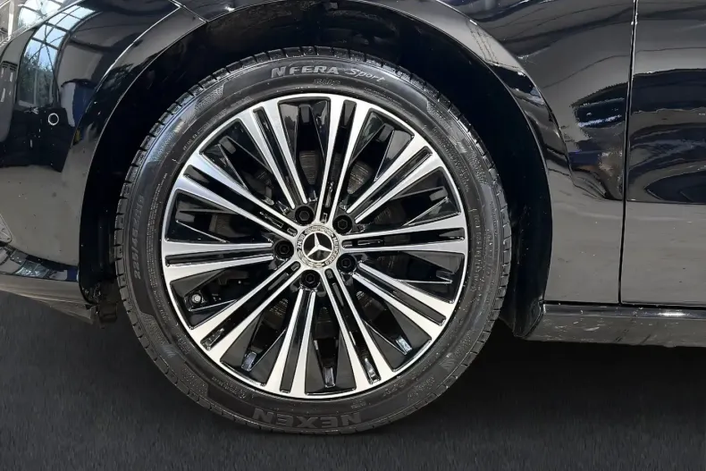 Mercedes-Benz CLA 250 din 2021 cu 63.610 km - oferta MER154337 - foto 4