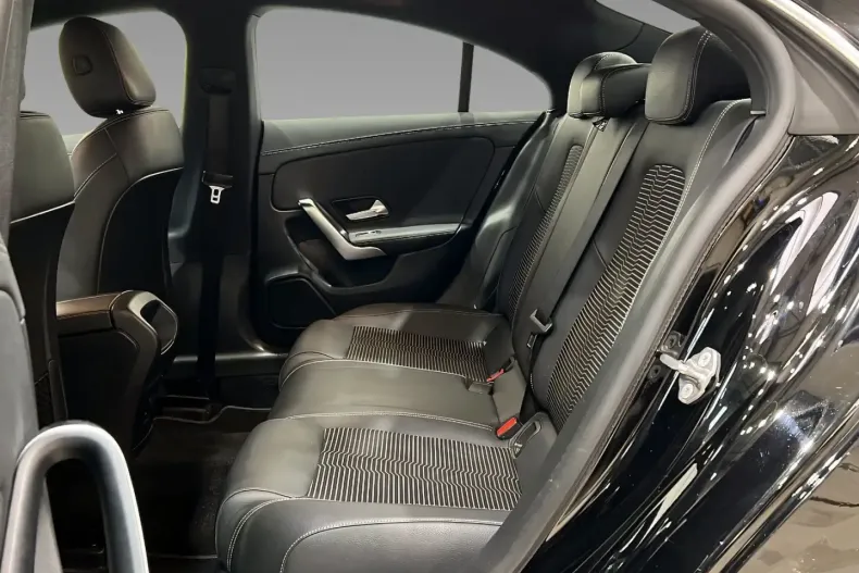 Mercedes-Benz CLA 250 din 2021 cu 63.610 km - oferta MER154337 - foto 10