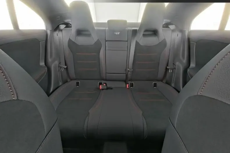 Mercedes-Benz CLA 200 din 2024 cu 13.720 km - oferta MER154341 - foto 8