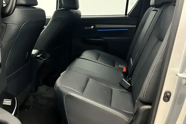 Toyota Hilux din 2025 cu 2.000 km - oferta TOY154344 - foto 21