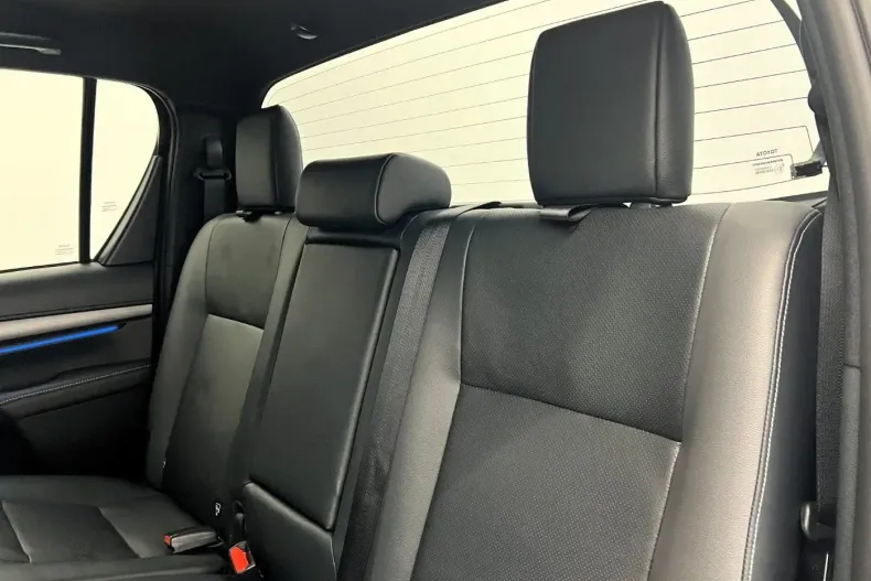 Toyota Hilux din 2025 cu 2.000 km - oferta TOY154344 - foto 23