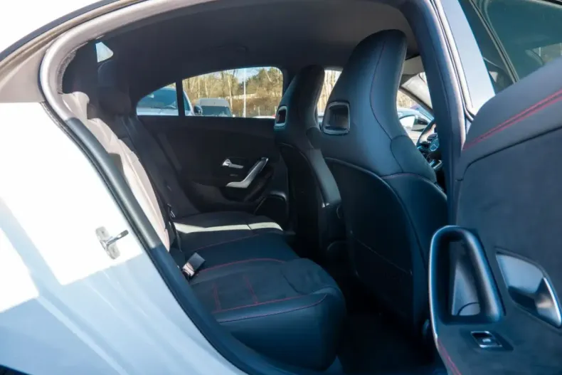 Mercedes-Benz CLA 200 din 2025 cu 16.900 km - oferta MER154348 - foto 4