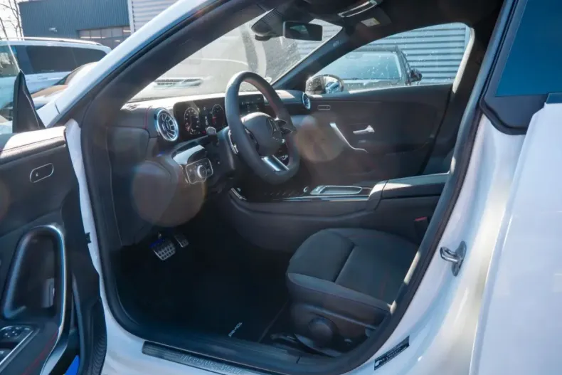 Mercedes-Benz CLA 200 din 2025 cu 16.900 km - oferta MER154348 - foto 8