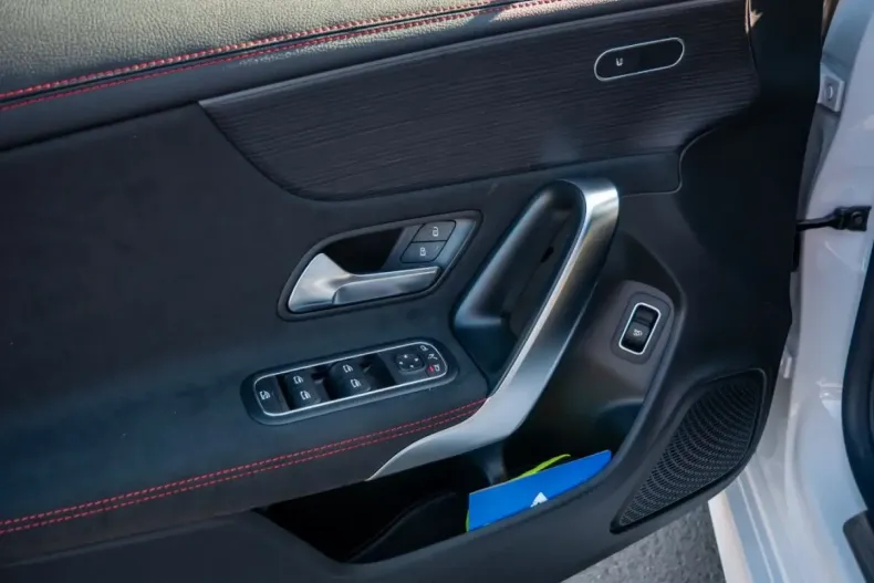 Mercedes-Benz CLA 200 din 2025 cu 16.900 km - oferta MER154348 - foto 20