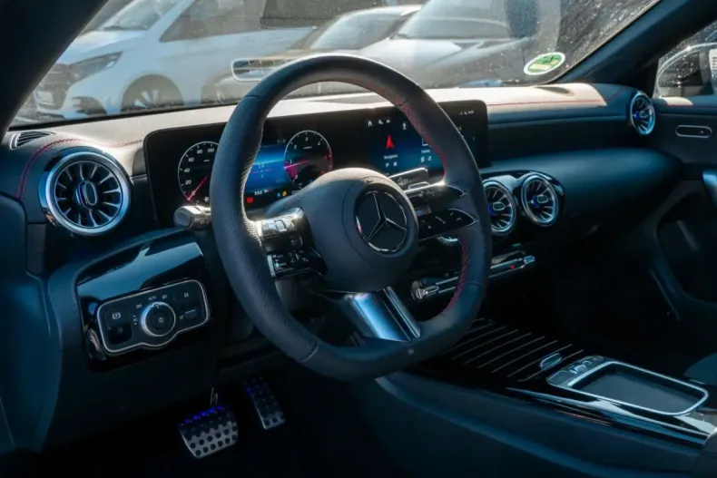 Mercedes-Benz CLA 200 din 2025 cu 16.900 km - oferta MER154348 - foto 21