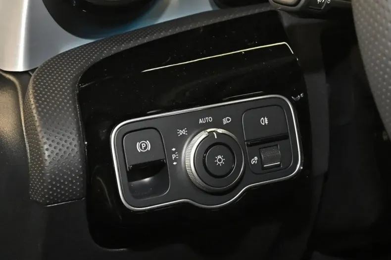 Mercedes-Benz CLA 250 din 2024 cu 6.741 km - oferta MER154349 - foto 18