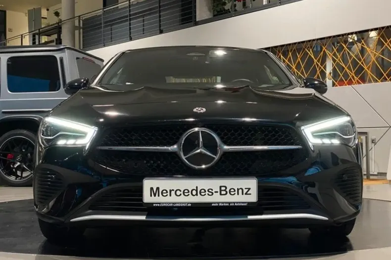 Mercedes-Benz CLA 200 din 2023 cu 65.206 km - oferta MER154350 - foto 4