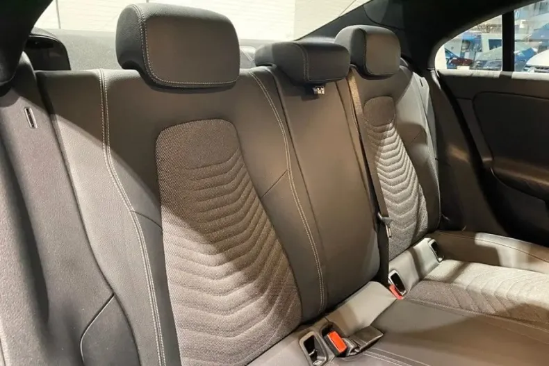 Mercedes-Benz CLA 200 din 2023 cu 65.206 km - oferta MER154350 - foto 17