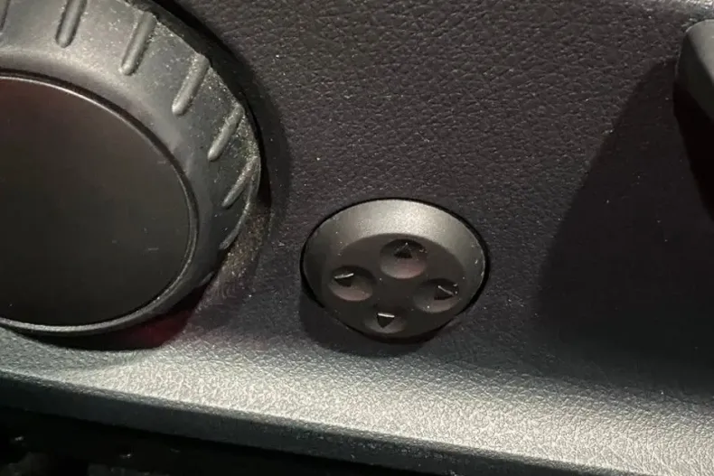 Mercedes-Benz CLA 200 din 2023 cu 65.206 km - oferta MER154350 - foto 18