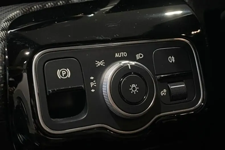 Mercedes-Benz CLA 200 din 2023 cu 65.206 km - oferta MER154350 - foto 19