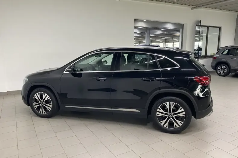 Mercedes-Benz GLA 180 din 2024 cu 27.140 km - oferta MER154351 - foto 2