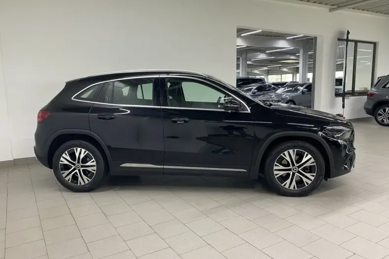 Mercedes-Benz GLA 180 din 2024 cu 27.140 km - oferta MER154351 - foto 4