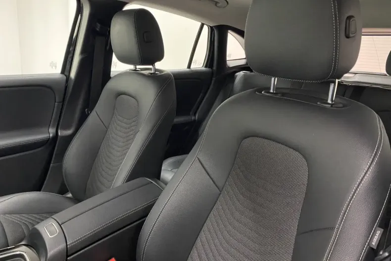 Mercedes-Benz GLA 180 din 2024 cu 27.140 km - oferta MER154351 - foto 7