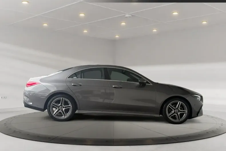 Mercedes-Benz CLA 180 din 2024 cu 9.832 km - oferta MER154354 - foto 5