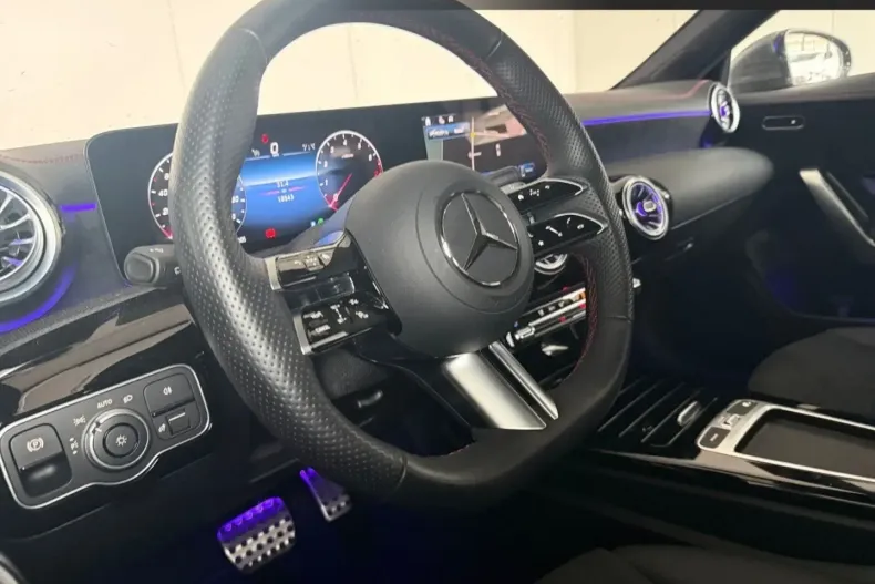 Mercedes-Benz CLA 180 din 2024 cu 9.832 km - oferta MER154354 - foto 8