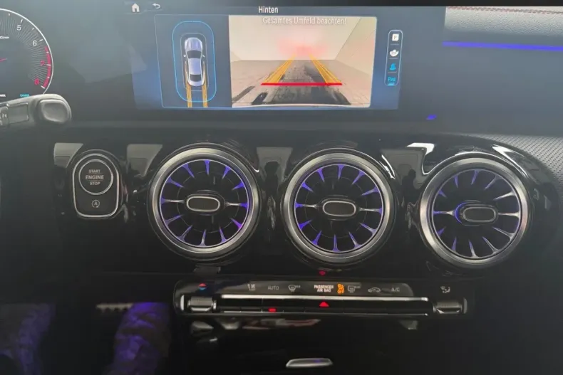 Mercedes-Benz CLA 180 din 2024 cu 9.832 km - oferta MER154354 - foto 10