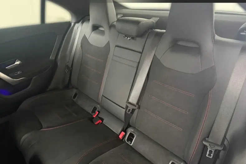 Mercedes-Benz CLA 180 din 2024 cu 9.832 km - oferta MER154354 - foto 12