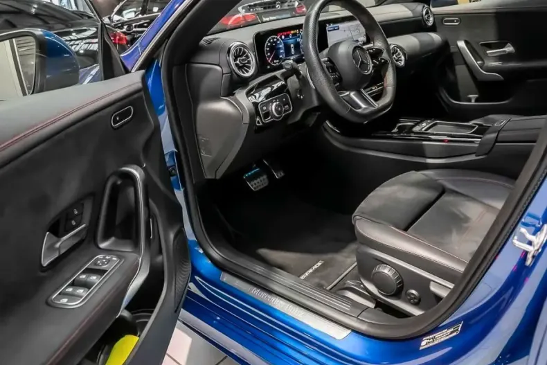 Mercedes-Benz CLA 200 din 2023 cu 18.931 km - oferta MER154355 - foto 9