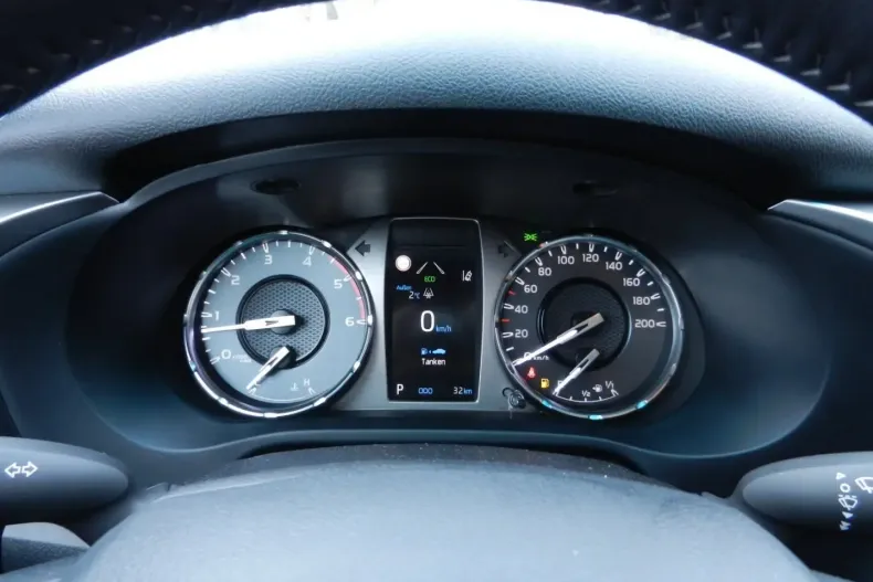 Toyota Hilux din 2025 cu 2.501 km - oferta TOY154356 - foto 13