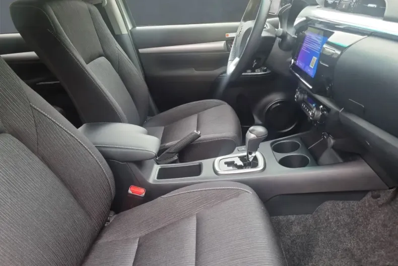 Toyota Hilux din 2024 cu 11.410 km - oferta TOY154358 - foto 2