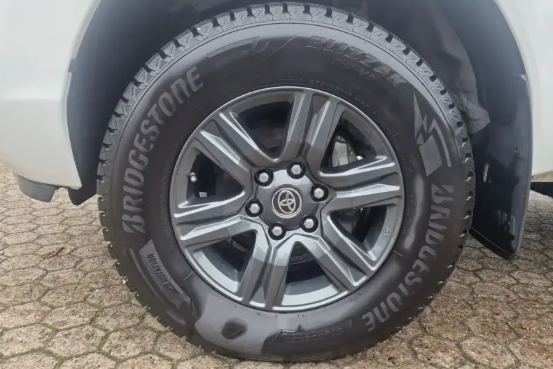 Toyota Hilux din 2024 cu 11.410 km - oferta TOY154358 - foto 12