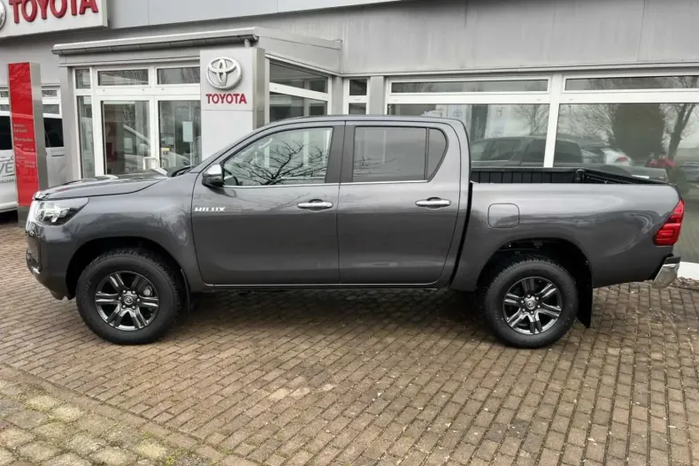 Toyota Hilux din 2024 cu 5.000 km - oferta TOY154360 - foto 4