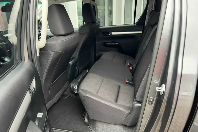 Toyota Hilux din 2024 cu 5.000 km - oferta TOY154360 - foto 8