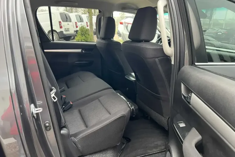 Toyota Hilux din 2024 cu 5.000 km - oferta TOY154360 - foto 9