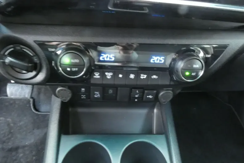 Toyota Hilux din 2024 cu 21.000 km - oferta TOY154361 - foto 11