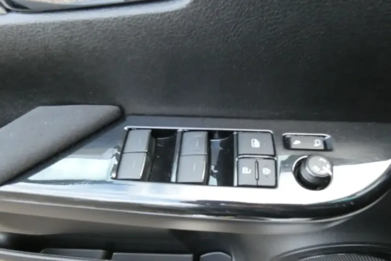 Toyota Hilux din 2024 cu 21.000 km - oferta TOY154361 - foto 14