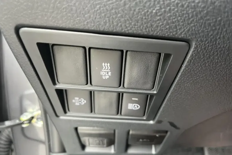 Toyota Hilux din 2025 cu 1.500 km - oferta TOY154363 - foto 18