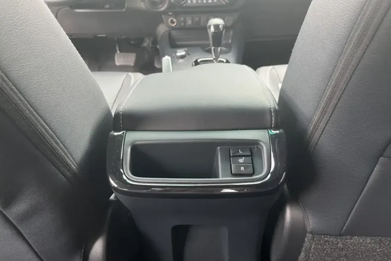 Toyota Hilux din 2025 cu 1.500 km - oferta TOY154363 - foto 19