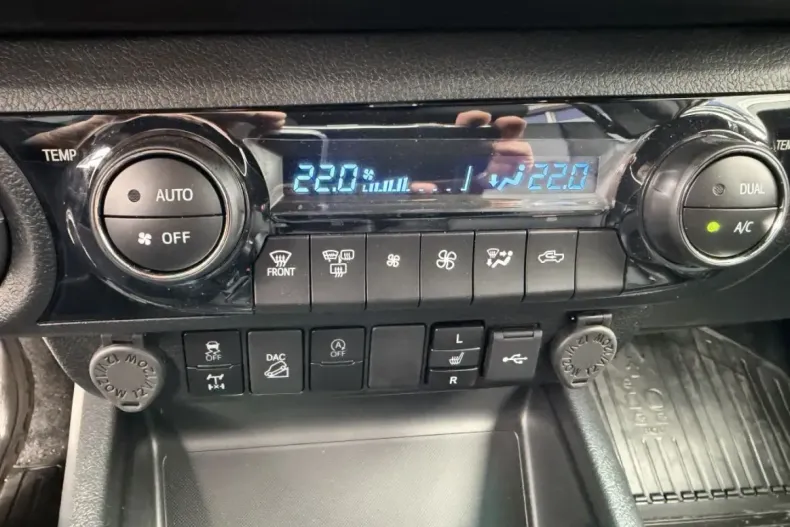 Toyota Hilux din 2025 cu 1.500 km - oferta TOY154363 - foto 24