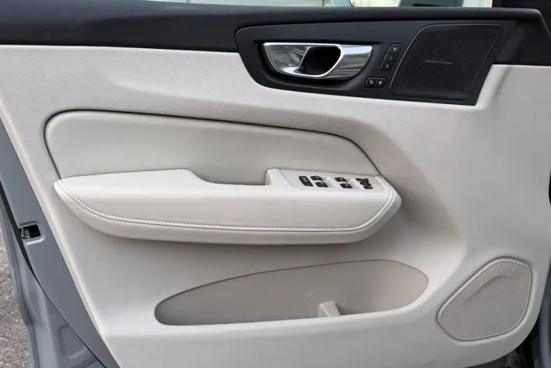 Volvo XC60 din 2024 cu 16.900 km - oferta VOL154378 - foto 7