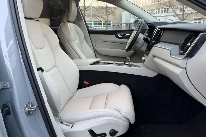 Volvo XC60 din 2024 cu 16.900 km - oferta VOL154378 - foto 12