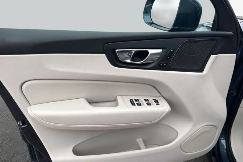 Volvo XC60 din 2024 cu 30.785 km - oferta VOL154382 - foto 12