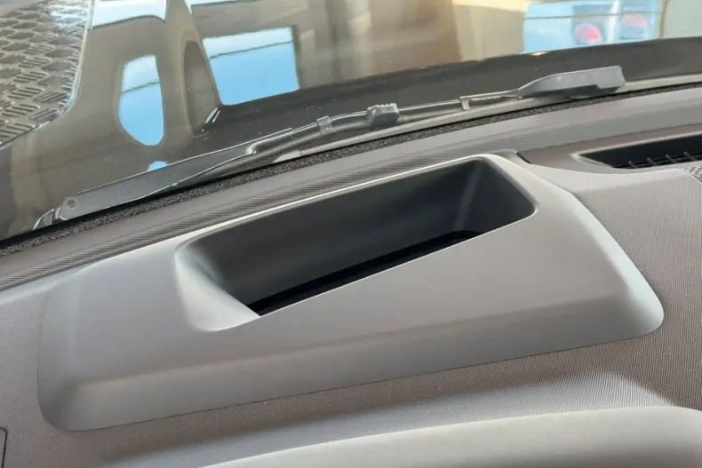 Land Rover Defender din 2023 cu 36.335 km - oferta LAN154396 - foto 5