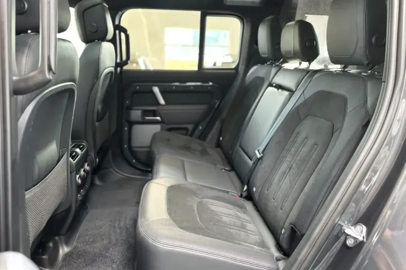 Land Rover Defender din 2023 cu 36.335 km - oferta LAN154396 - foto 19