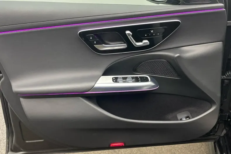 Mercedes-Benz E 300 din 2023 cu 8.571 km - oferta MER154414 - foto 9