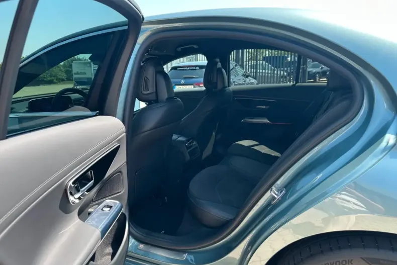 Mercedes-Benz E 300 din 2024 cu 21.671 km - oferta MER154428 - foto 16