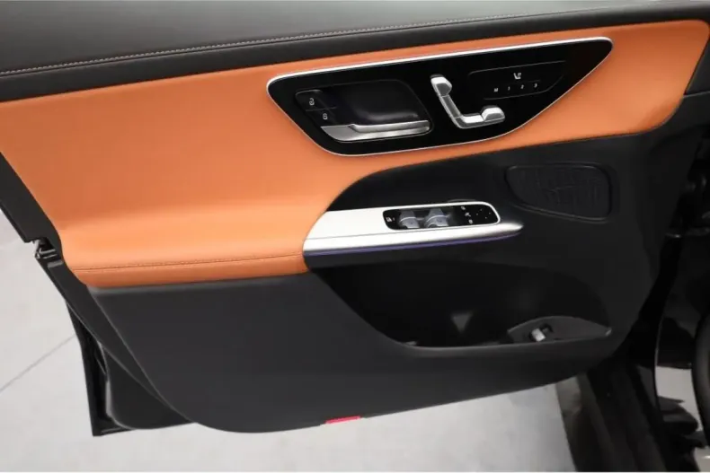 Mercedes-Benz GLC 300 din 2024 cu 10.963 km - oferta MER154445 - foto 11