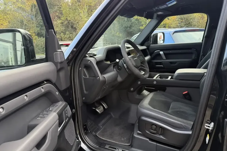 Land Rover Defender din 2023 cu 21.800 km - oferta LAN154451 - foto 6