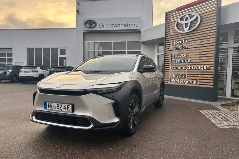 Toyota bZ4X din 2022 cu 22.800 km - oferta TOY154453 - foto 1