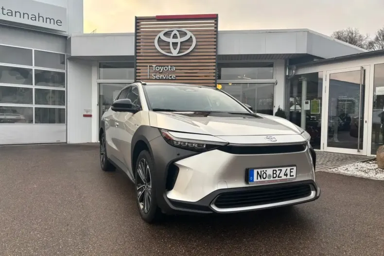 Toyota bZ4X din 2022 cu 22.800 km - oferta TOY154453 - foto 2