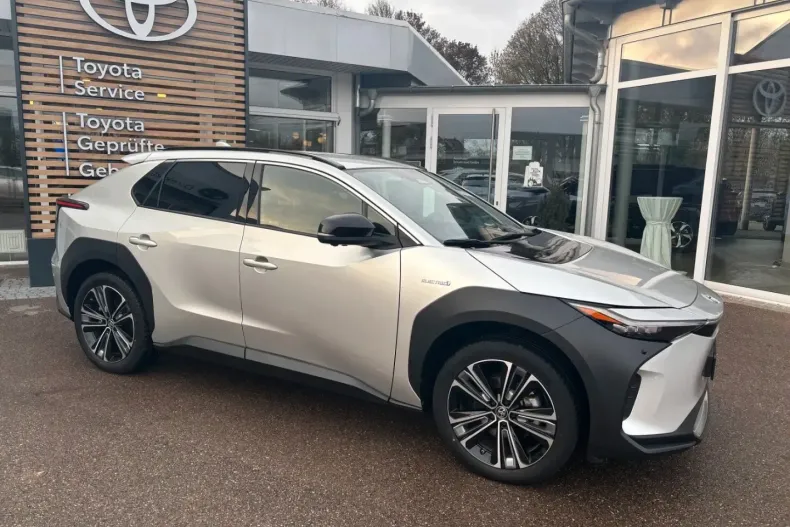 Toyota bZ4X din 2022 cu 22.800 km - oferta TOY154453 - foto 3