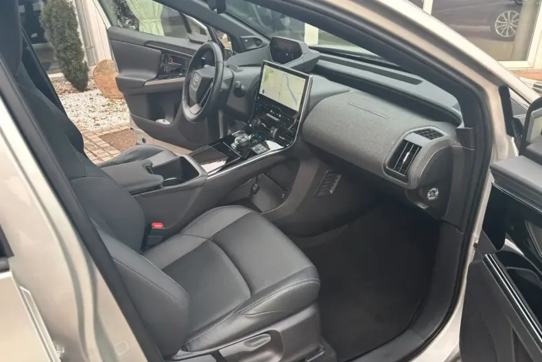 Toyota bZ4X din 2022 cu 22.800 km - oferta TOY154453 - foto 10