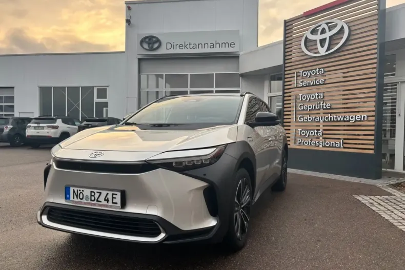 Toyota bZ4X din 2022 cu 22.800 km - oferta TOY154453 - foto 12