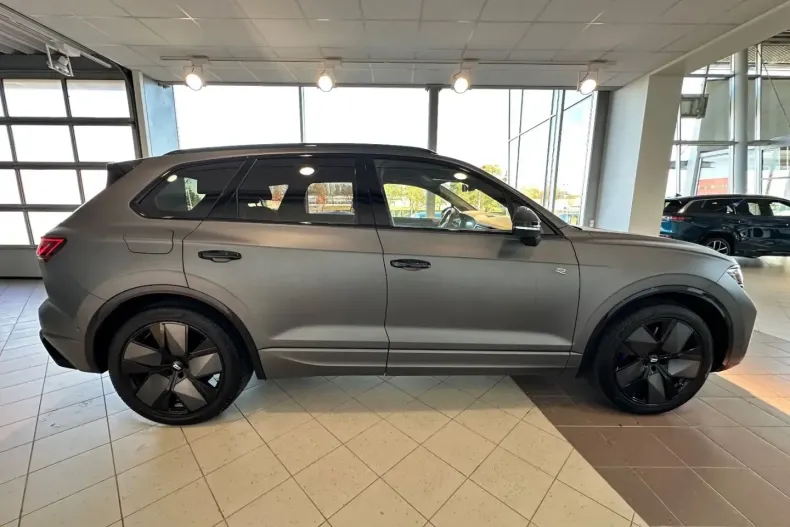 Volkswagen Touareg din 2025 cu 6.000 km - oferta VOL154457 - foto 4