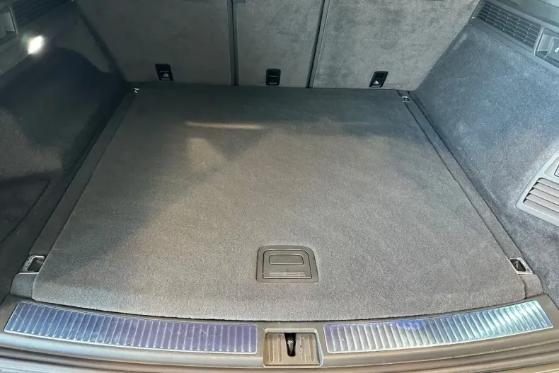 Volkswagen Touareg din 2025 cu 6.000 km - oferta VOL154457 - foto 7